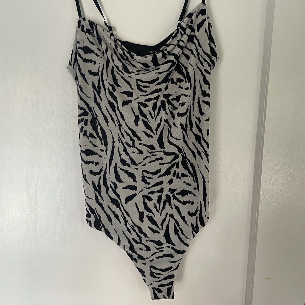 TopShop/AFRM Size M white and black body suit